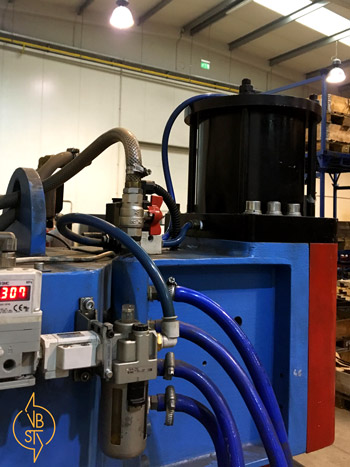 Repasovanie valca na zvarolise British Federal PA2 a doplnenie proporcionálneho ventilu (elektrického regulátora) a následné kalibrovanie